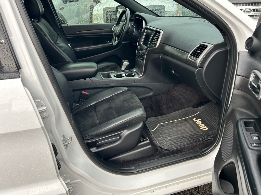 2017 Jeep Grand Cherokee Image 11