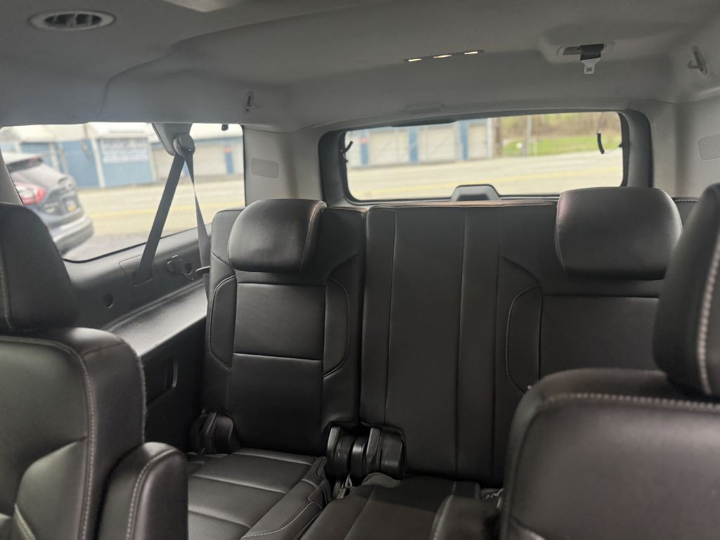 2015 Chevrolet Suburban Image 12