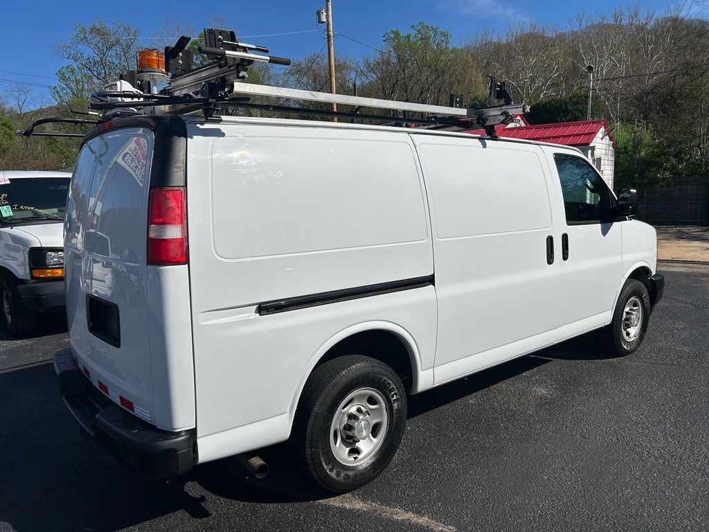 2017 Chevrolet Express Image 4