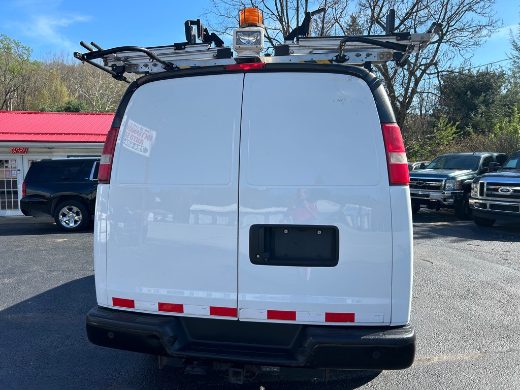 2017 Chevrolet Express Image 5