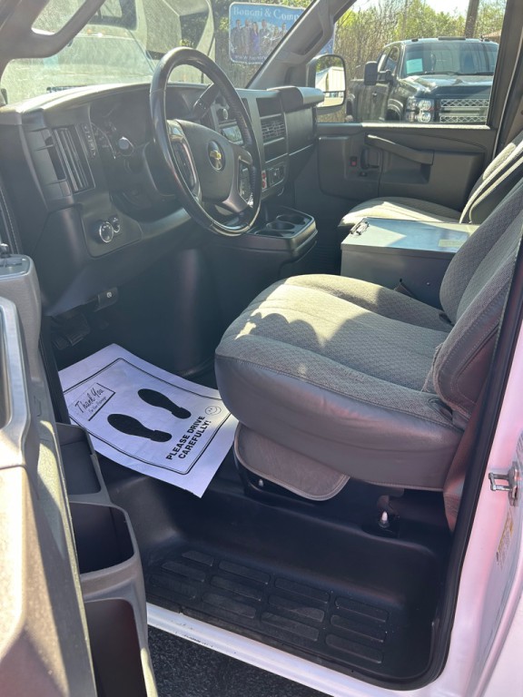 2017 Chevrolet Express Image 12
