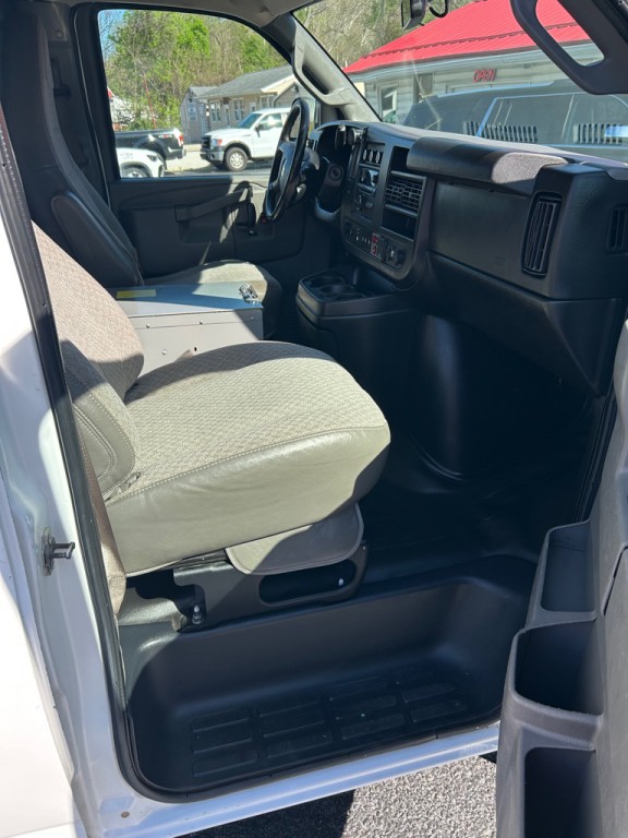 2017 Chevrolet Express Image 14