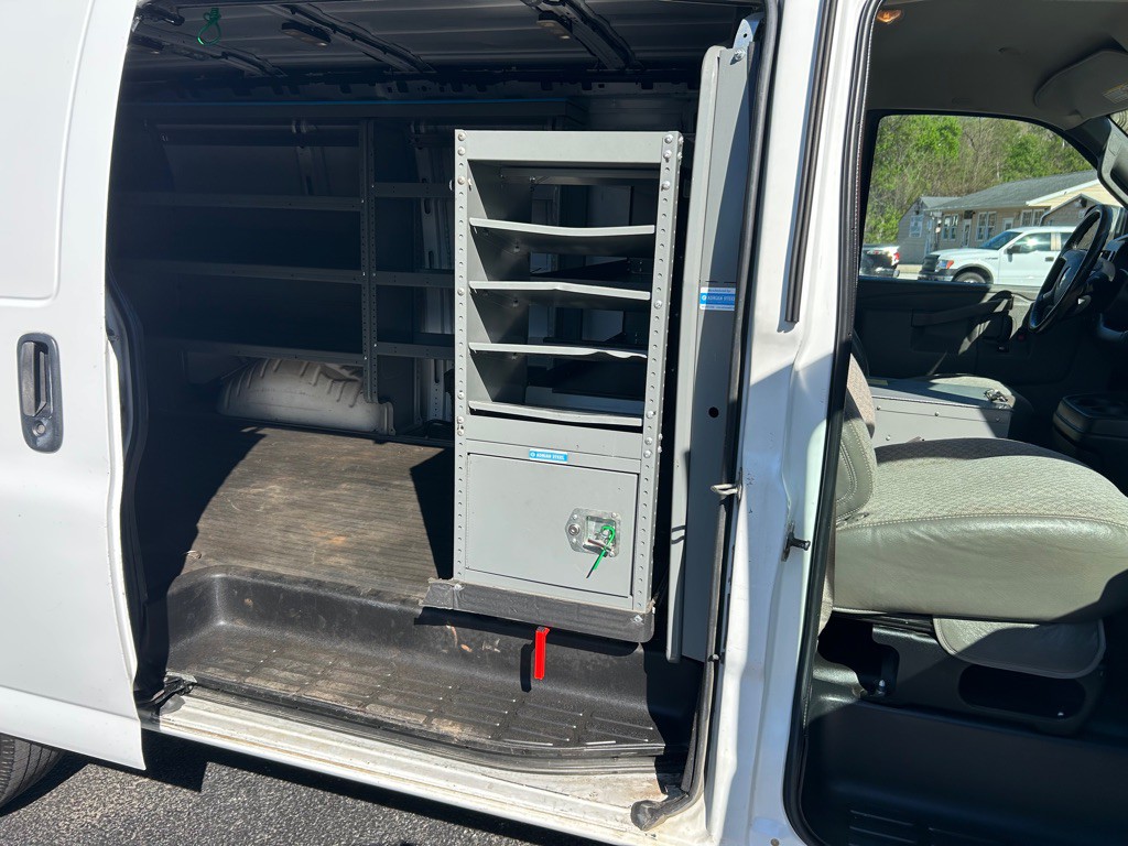 2017 Chevrolet Express Image 15