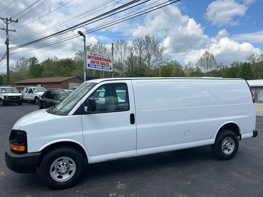 2017 Chevrolet Express Image 3