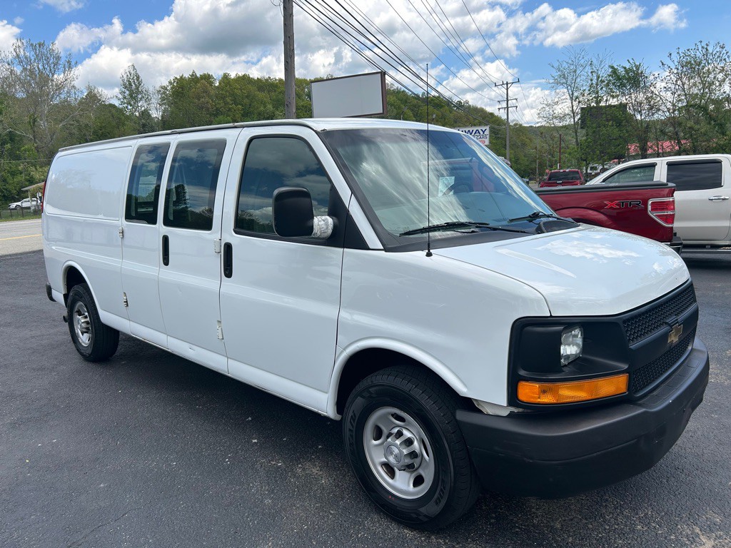 2017 Chevrolet Express Image 4