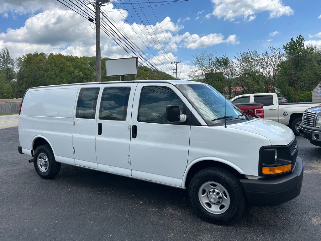 2017 Chevrolet Express Image 5