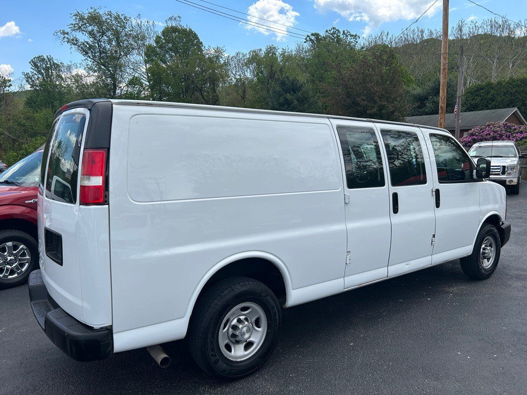 2017 Chevrolet Express Image 6