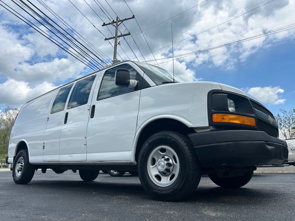 2017 Chevrolet Express Image 9