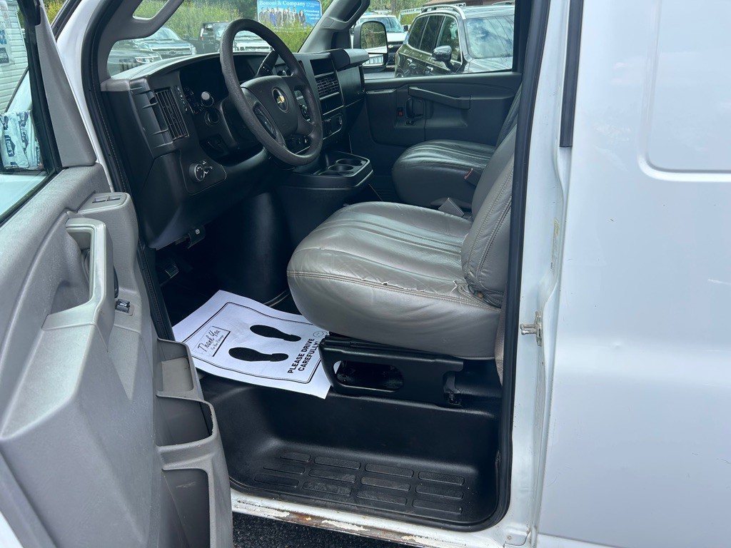 2017 Chevrolet Express Image 11