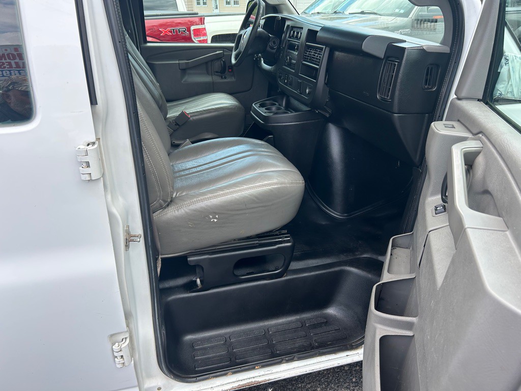 2017 Chevrolet Express Image 15