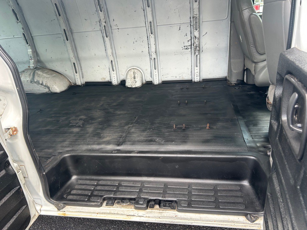 2017 Chevrolet Express Image 16