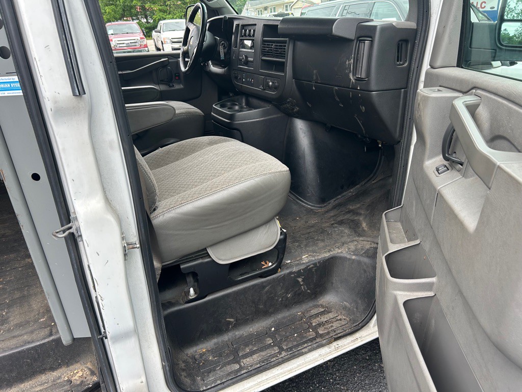 2019 Chevrolet Express Image 9