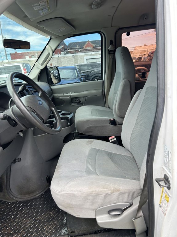 2007 Ford Econoline Image 9