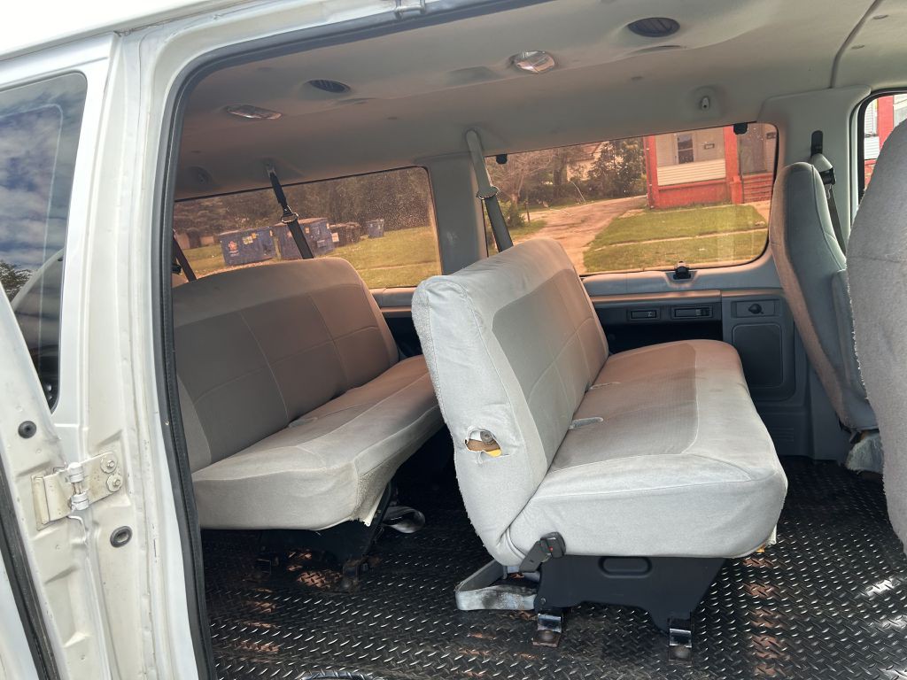 2007 Ford Econoline Image 12