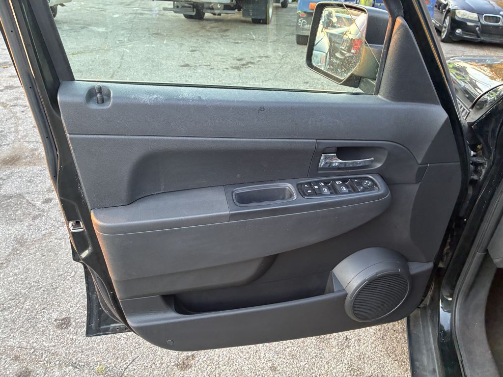 2012 Jeep Liberty Image 9