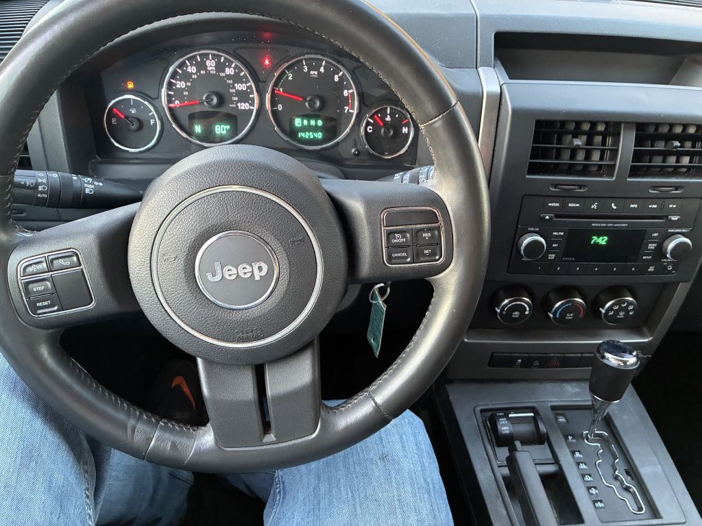 2012 Jeep Liberty Image 15