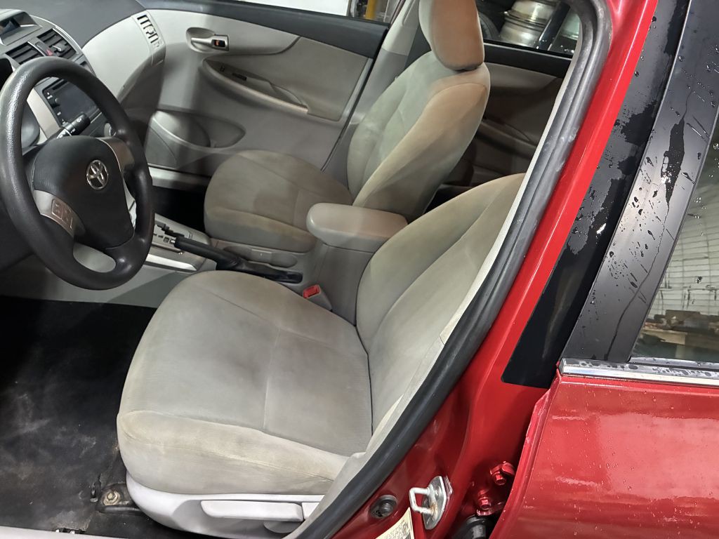 2013 Toyota Corolla Image 8