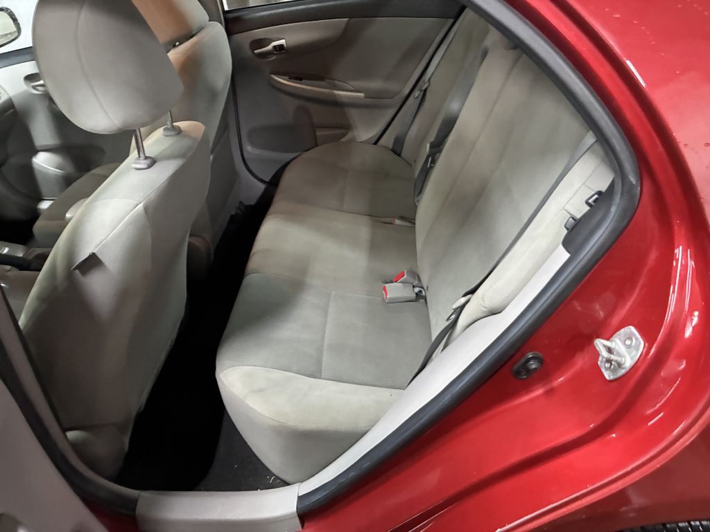 2013 Toyota Corolla Image 9