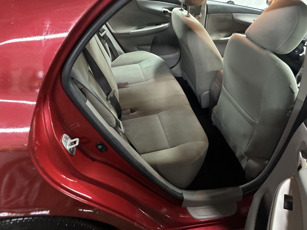 2013 Toyota Corolla Image 10