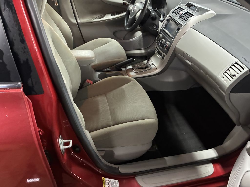 2013 Toyota Corolla Image 11