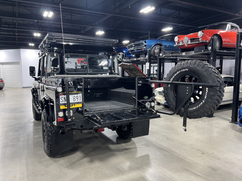 1987 Land Rover Defender Image 10