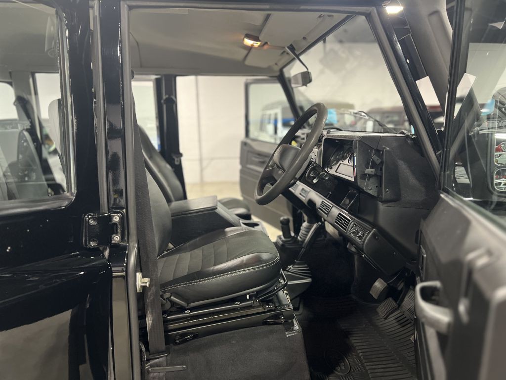1987 Land Rover Defender Image 12