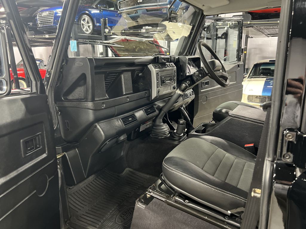 1987 Land Rover Defender Image 15
