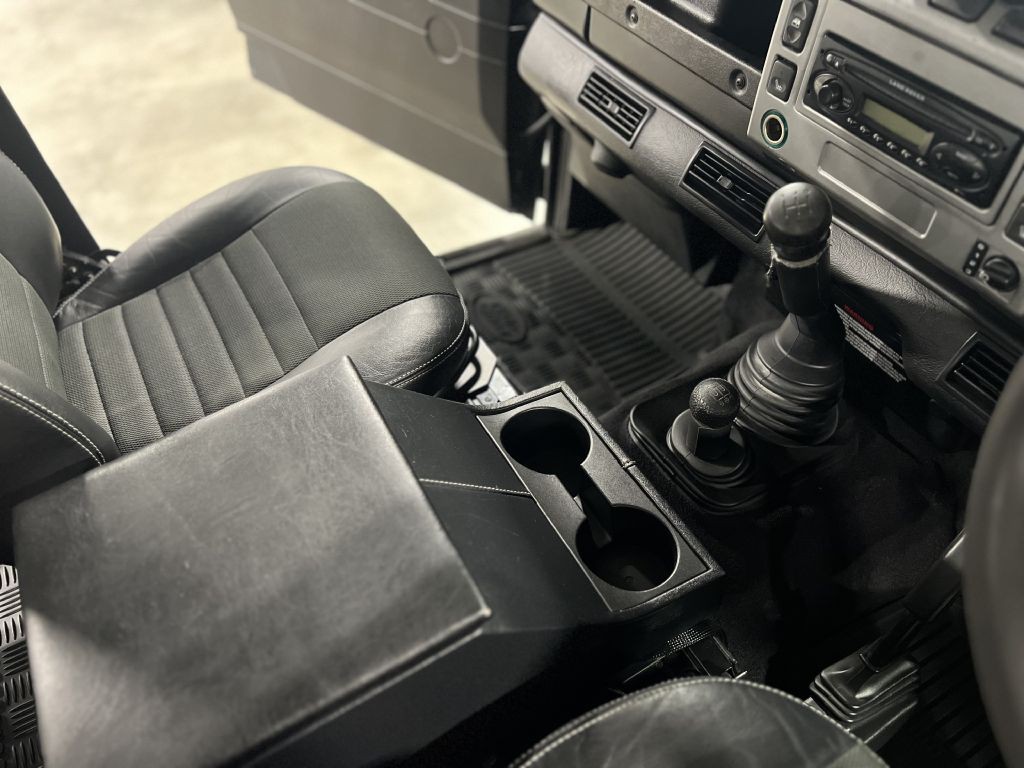 1987 Land Rover Defender Image 16
