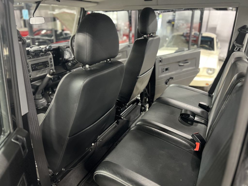 1987 Land Rover Defender Image 17