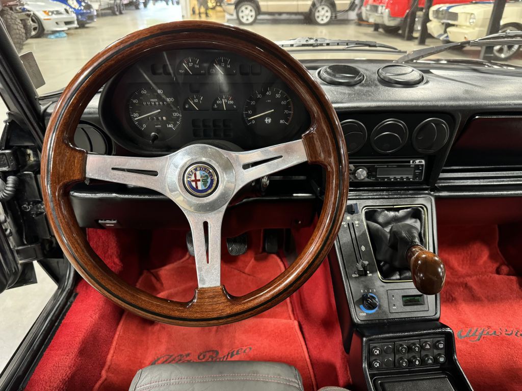 1989 Alfa Romeo Spider Image 12