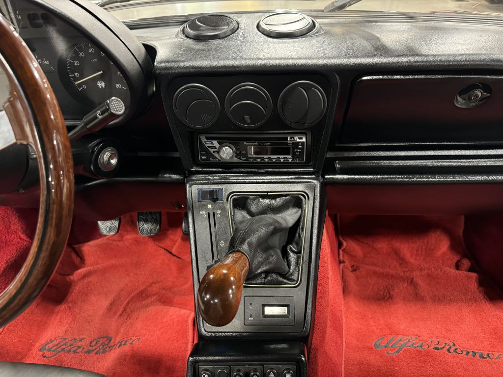 1989 Alfa Romeo Spider Image 66