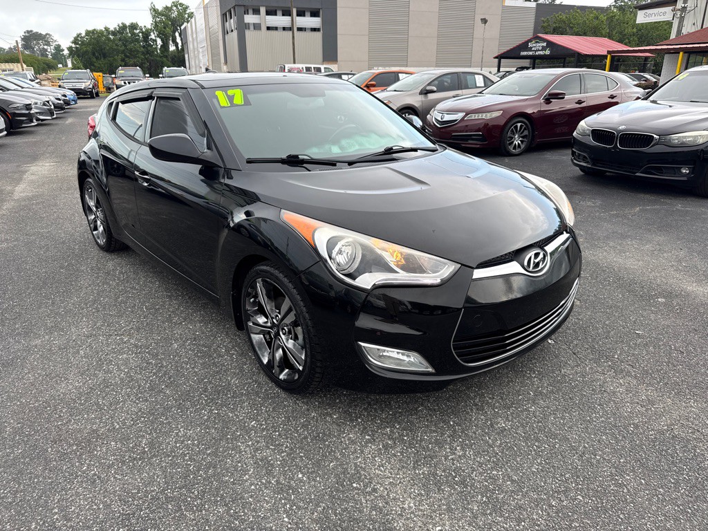 2017 Hyundai Veloster Image 2