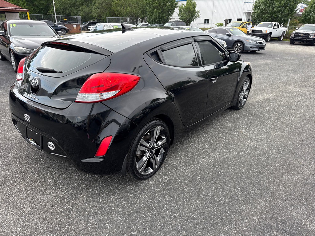 2017 Hyundai Veloster Image 3