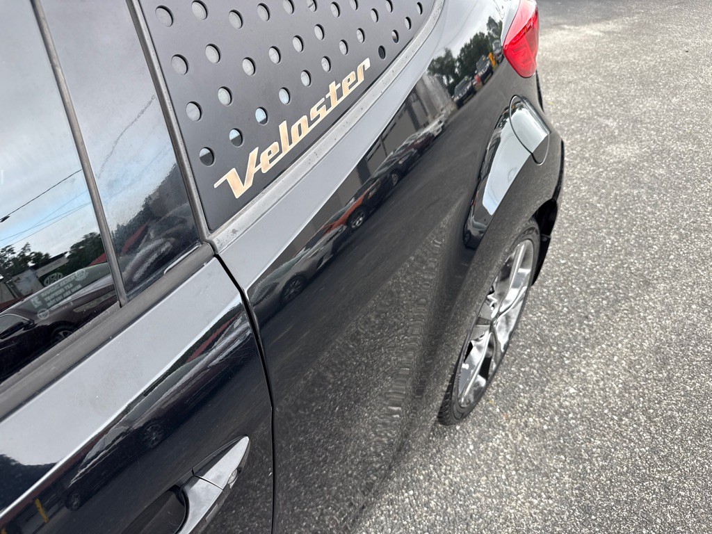 2017 Hyundai Veloster Image 5