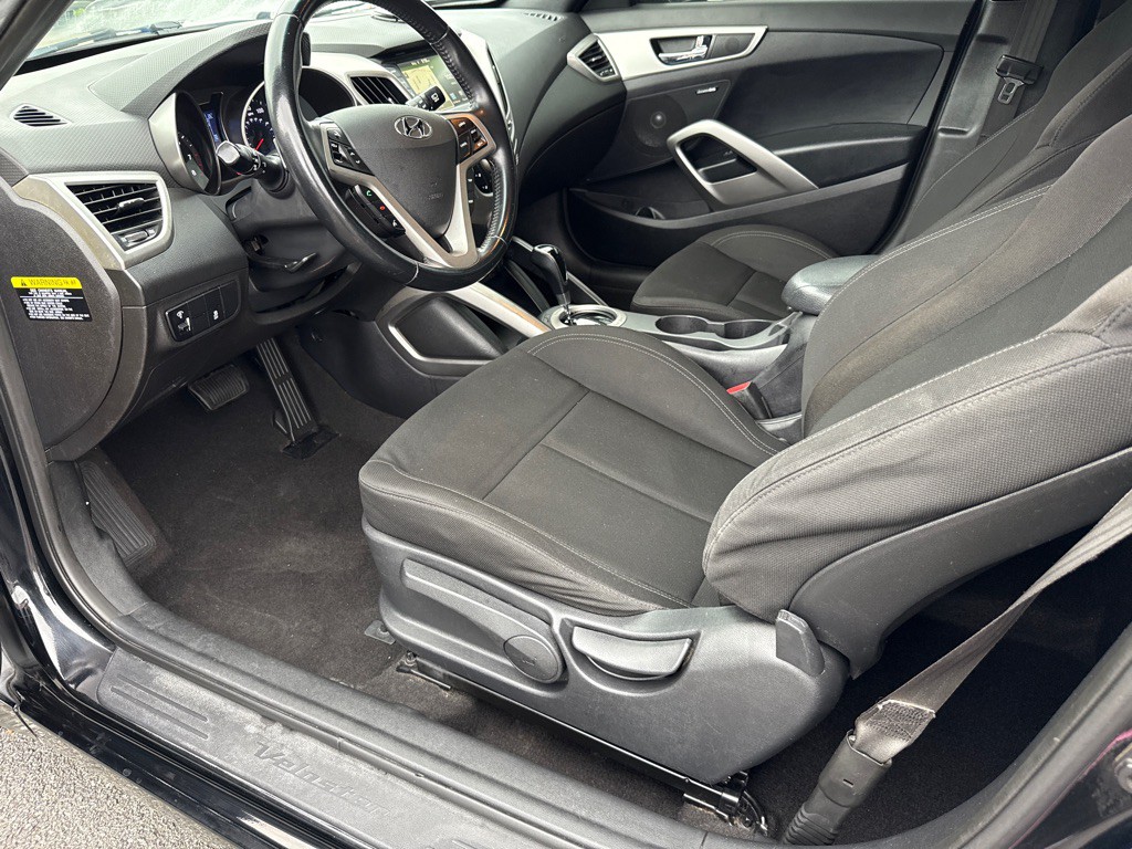 2017 Hyundai Veloster Image 6