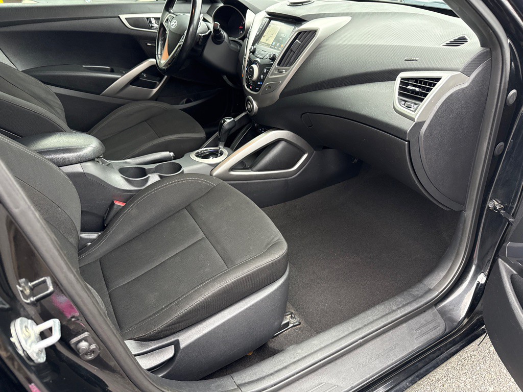 2017 Hyundai Veloster Image 7