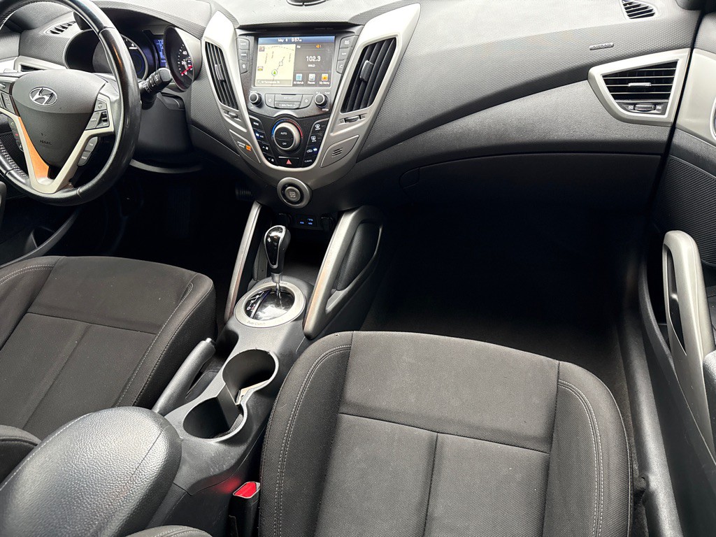 2017 Hyundai Veloster Image 9