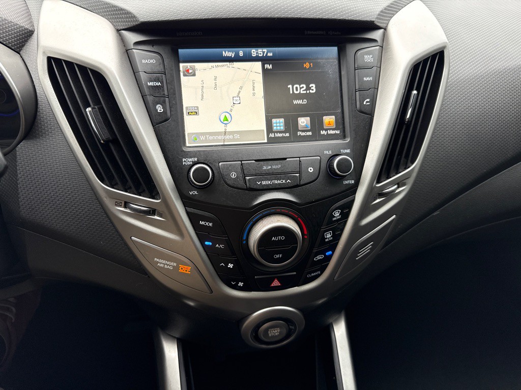 2017 Hyundai Veloster Image 10