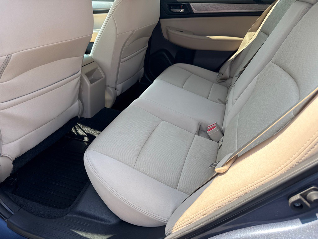 2015 Subaru Legacy Image 6