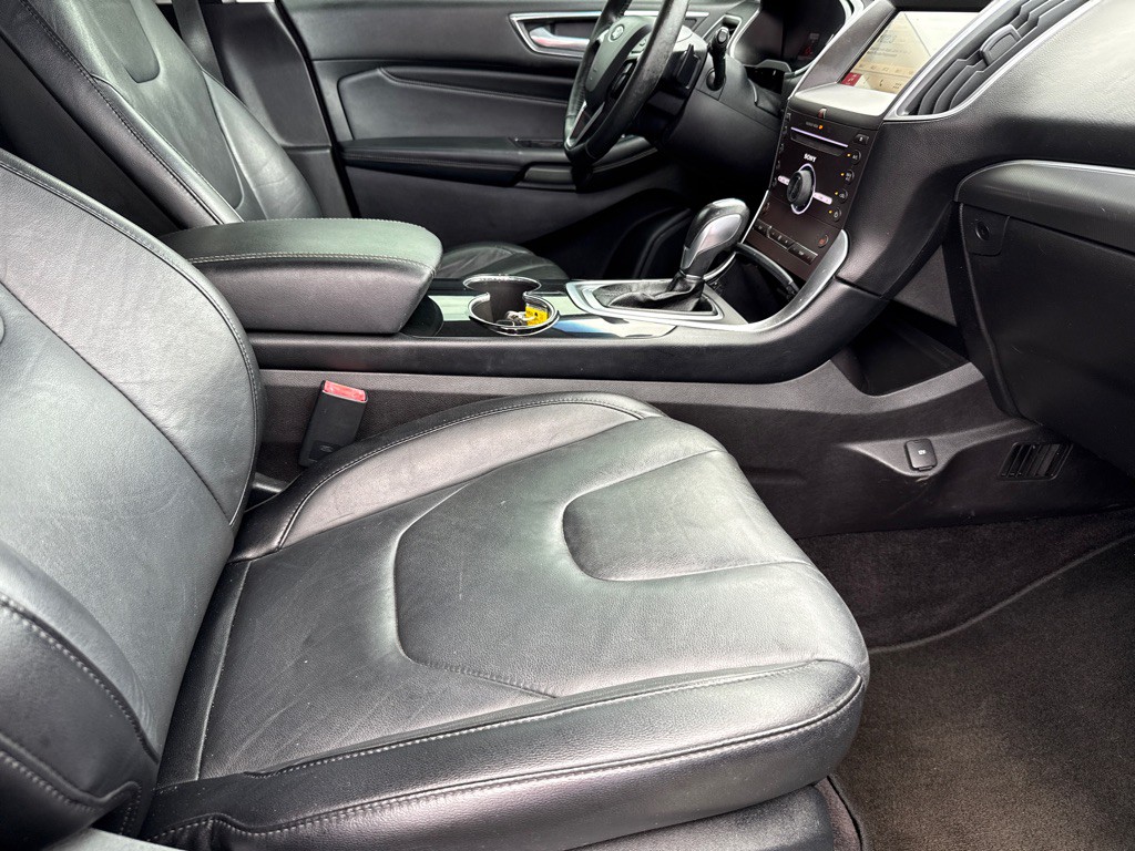 2016 Ford Edge Image 8