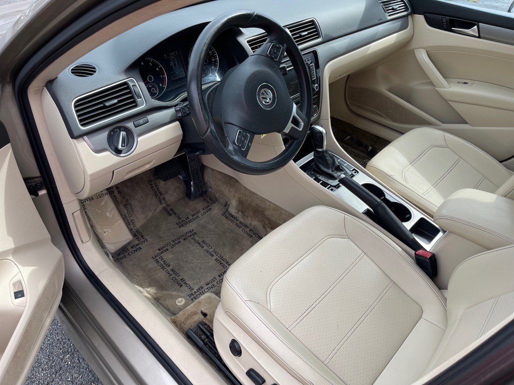 2015 Volkswagen Passat Image 9