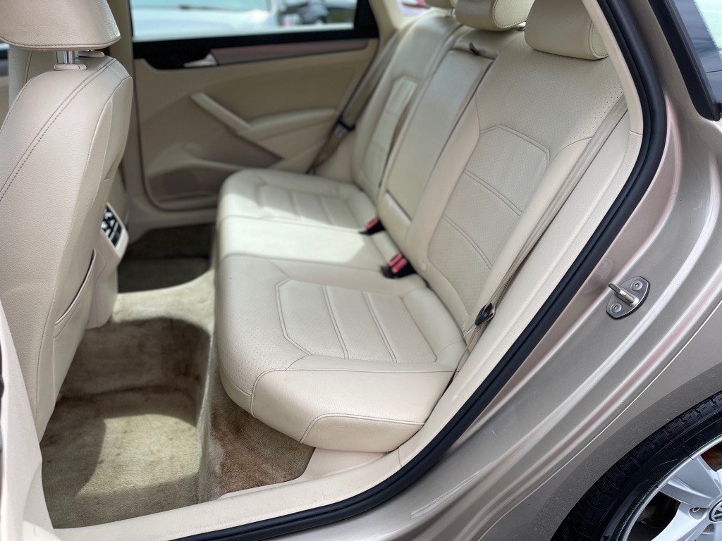 2015 Volkswagen Passat Image 10