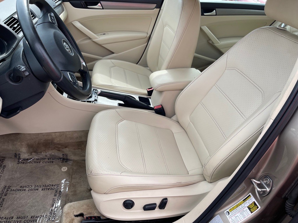 2015 Volkswagen Passat Image 12