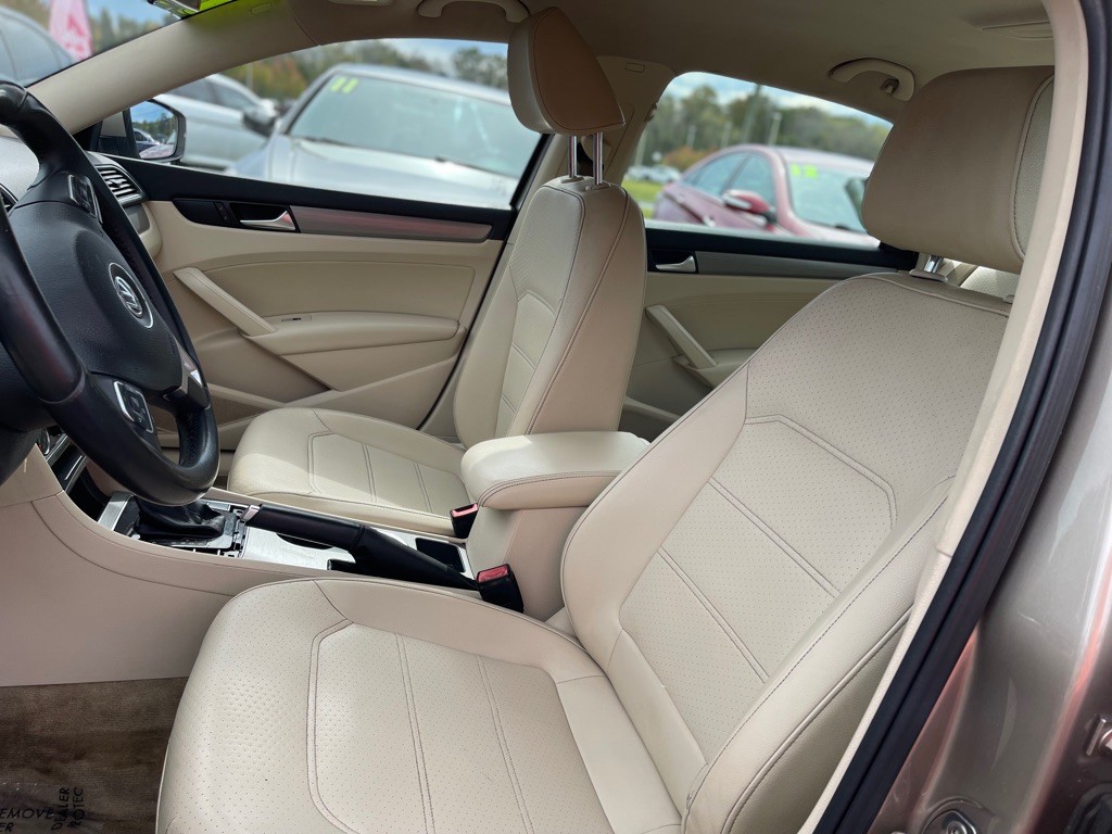 2015 Volkswagen Passat Image 13