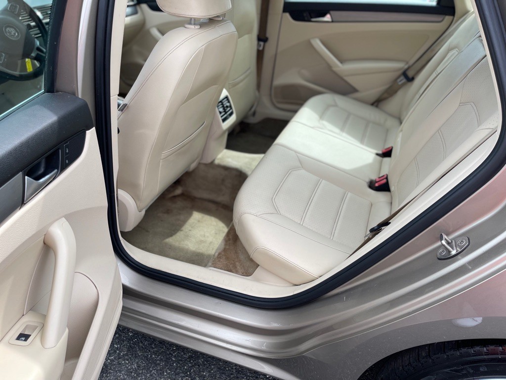 2015 Volkswagen Passat Image 15