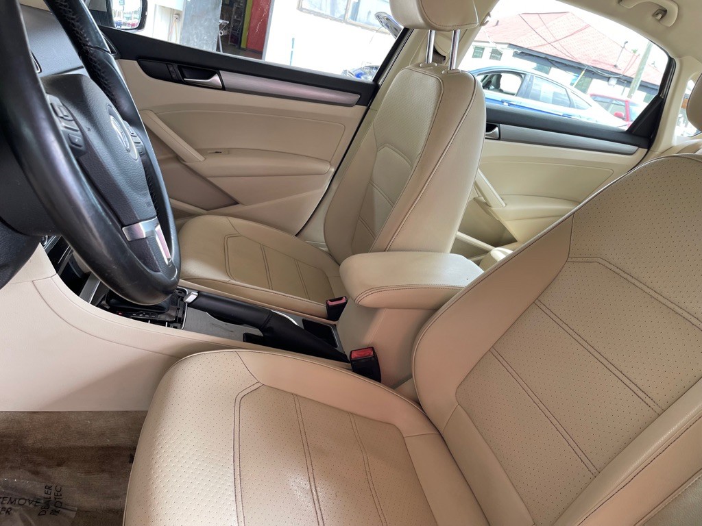 2015 Volkswagen Passat Image 18