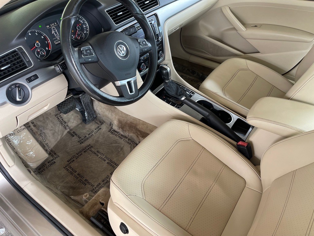 2015 Volkswagen Passat Image 19