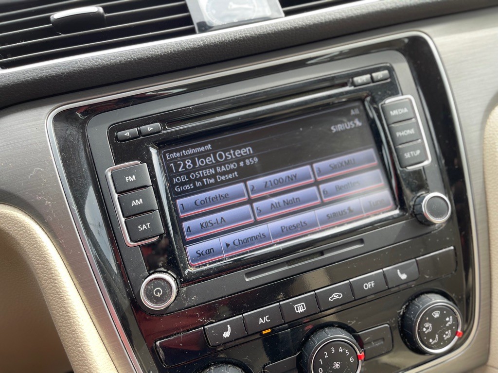 2015 Volkswagen Passat Image 22