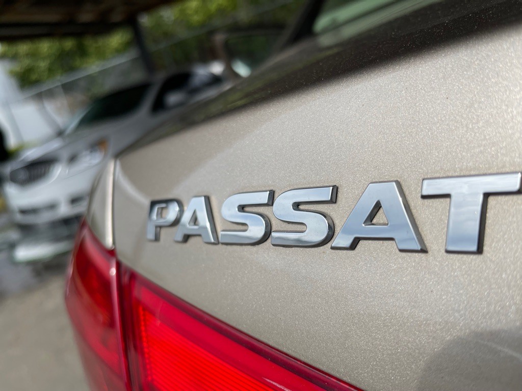2015 Volkswagen Passat Image 24