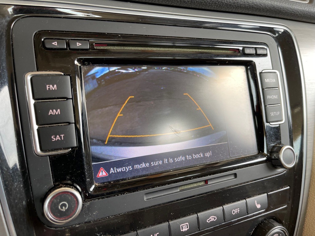 2015 Volkswagen Passat Image 25